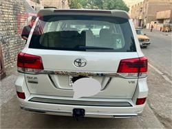 تۆیۆتا لاند کروزەر